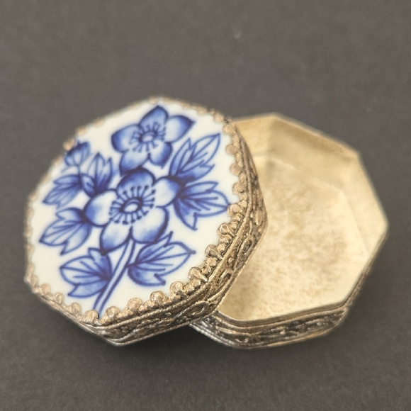 Vintage Silver Plated Ceramic Inlay Blue Floral Mirror Trinket Cosmetic Box - Picture 2 of 11